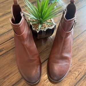 EC. Vince Camuto Peamer Booties